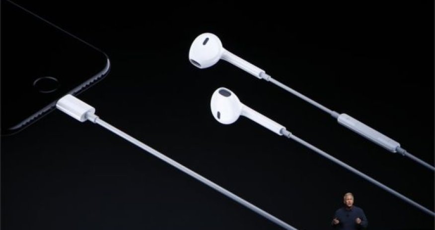 Apple's iPhone 7 ditches traditional headphone socket