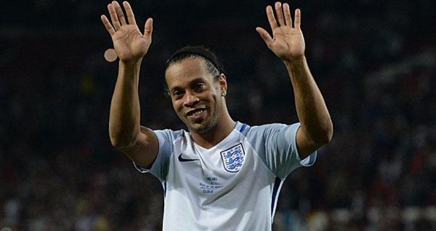 Ronaldinyo karyerasını bitirəcəyi vaxtı açıqladı