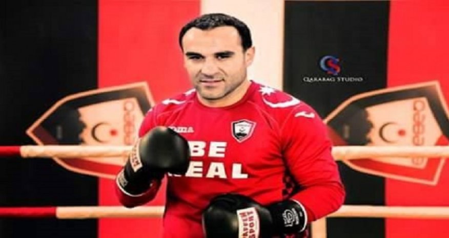 Azərbaycan boksçusu əlində avtomat vətənin müdafiəsində - VİDEO