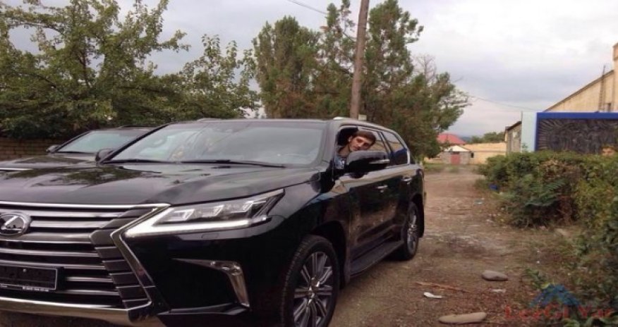 Radik İsayeva “Lexus” hədiyyə etdilər – FOTO