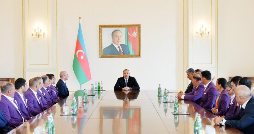 İlham Əliyev paralimpiyaçılarla görüşdü