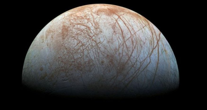 Europa moon 'spewing water jets'