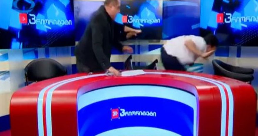 Политики закидали друг друга стаканами – ВИДЕО