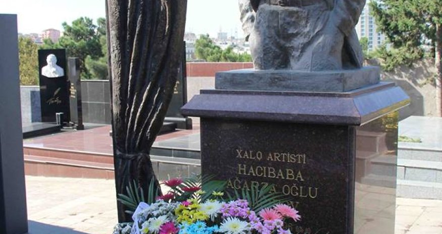 Musiqili Teatrın kollektivi Hacıbaba Bağırovun məzarını ziyarət edib