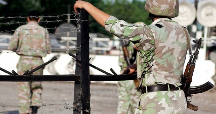 Azeri border units hold tactical drills in Caspian Sea