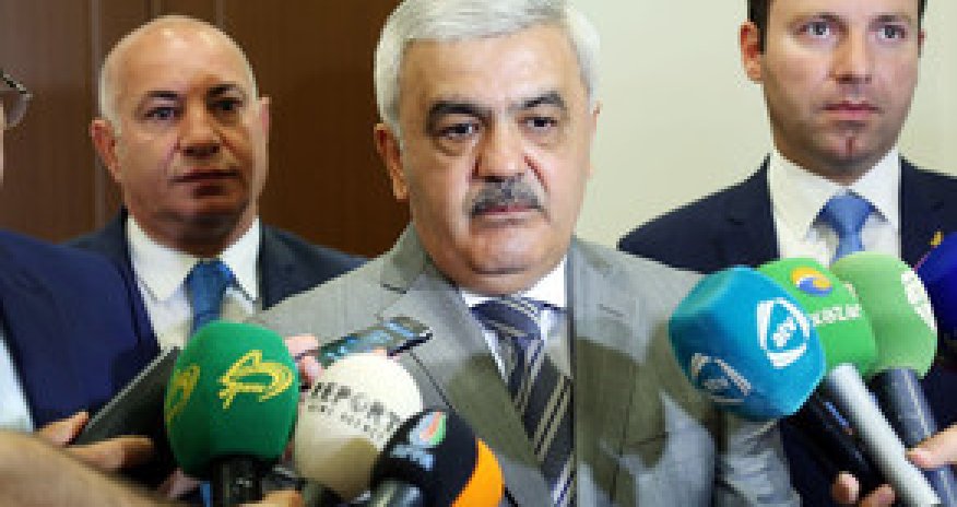 Rövnəq Abdullayev: 