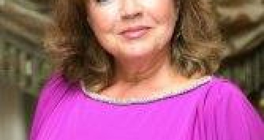 Əbülfəs Qarayev Musiqili Teatrın aktrisasını mükaflandırıb