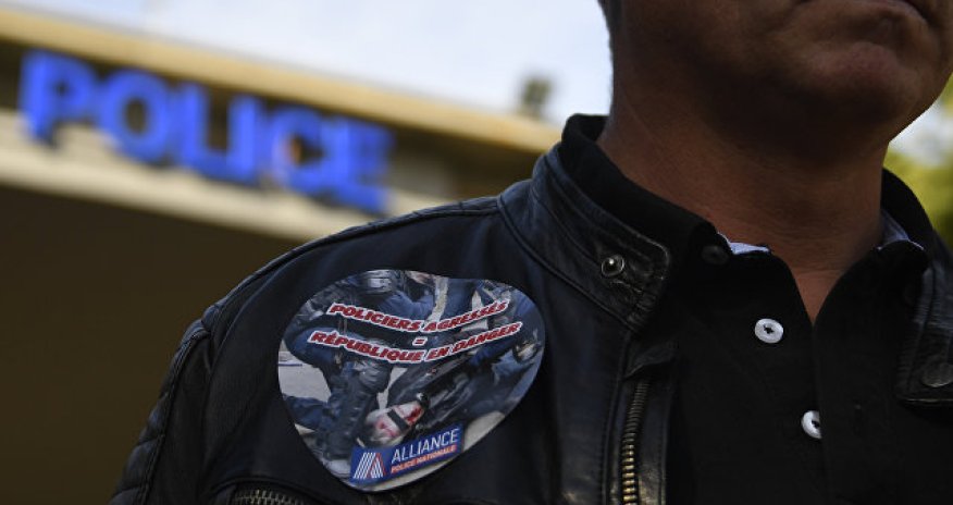 Полицейские вышли на акцию протеста - ВИДЕО