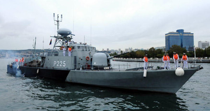 Iranian warships docks in  Baku