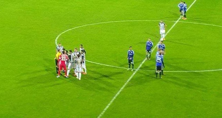 В матче «Нефтчи»-«Карабах» произошел инцидент - ВИДЕО