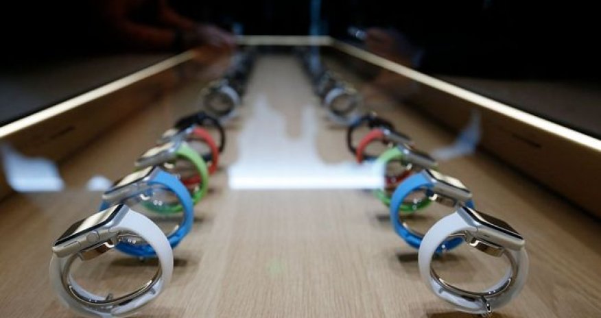 Smartwatch sales show sharp decline, report finds