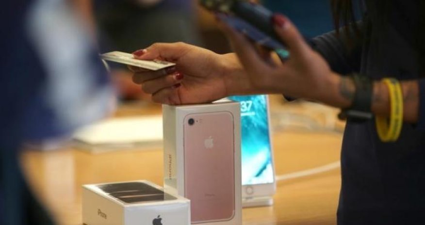 Apple's holiday surprise: big sales, not so big profits