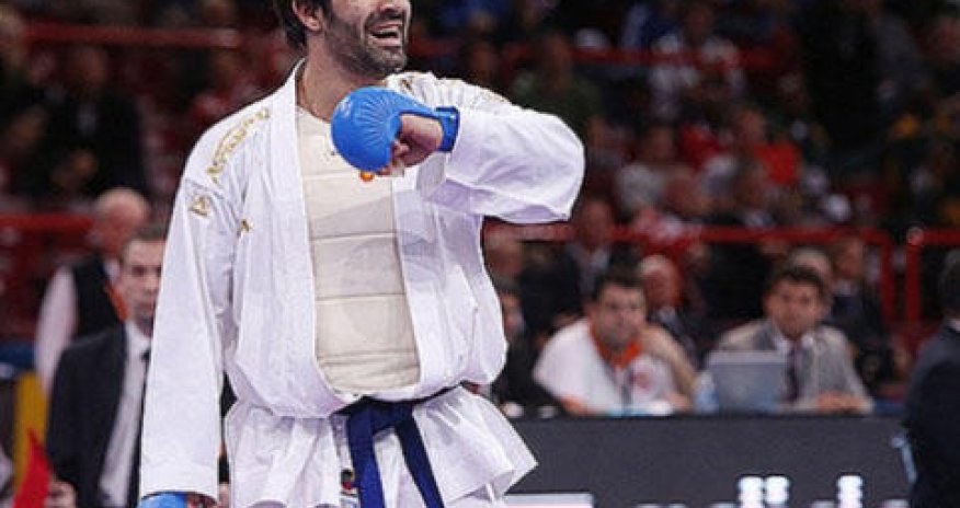 Rafael Ağayev erməninin kürəyini yerə çırpdı - VİDEO