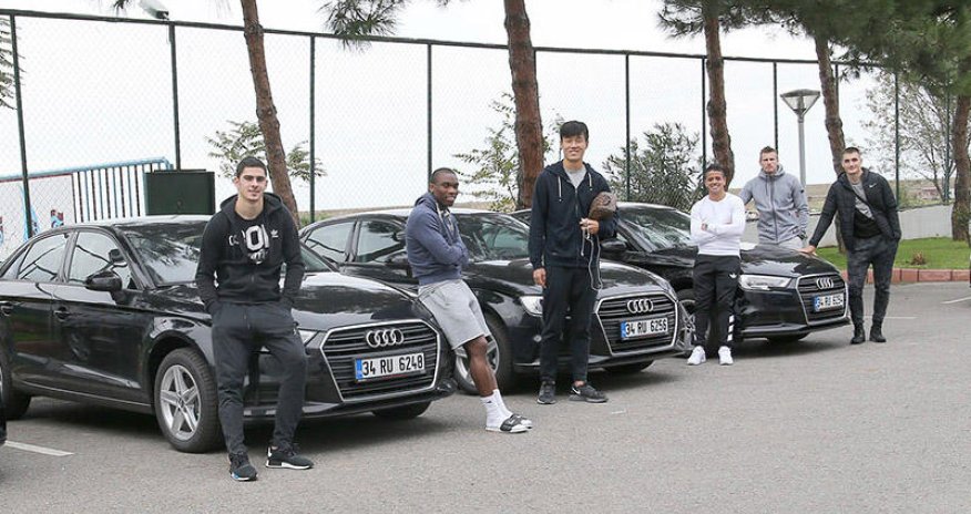 Ramil Şeydayevə avtomobil hədiyyə edildi - FOTO