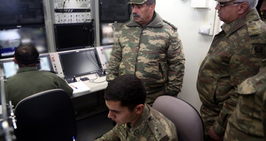 Zakir Həsənov hərbi aviabazalardan birində olub - FOTOLAR