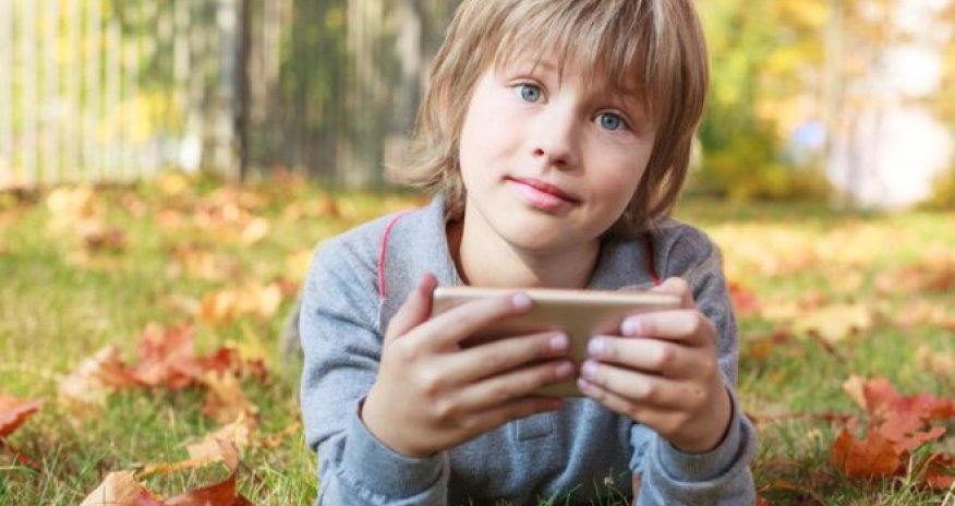 Stop junk food ads on kids' apps - WHO