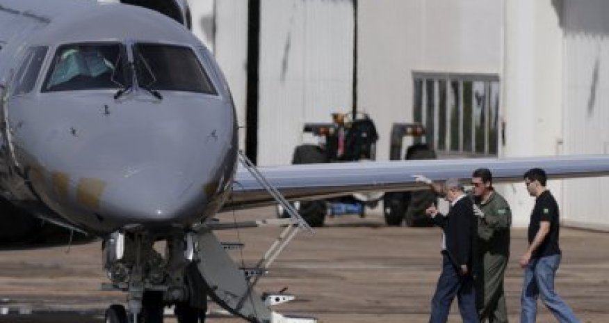 Из-за драки сел самолет - ВИДЕО