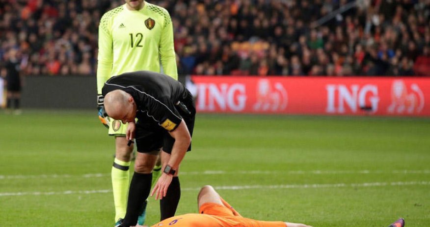 Futbolçu qapıçı ilə toqquşdu - YADDAŞINI İTİRDİ