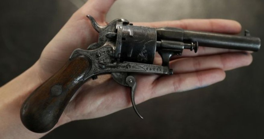 Gun that wounded French poet Rimbaud sold at auction