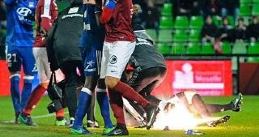 Fransa Liqasında qapıçıya partlayıcı atdılar