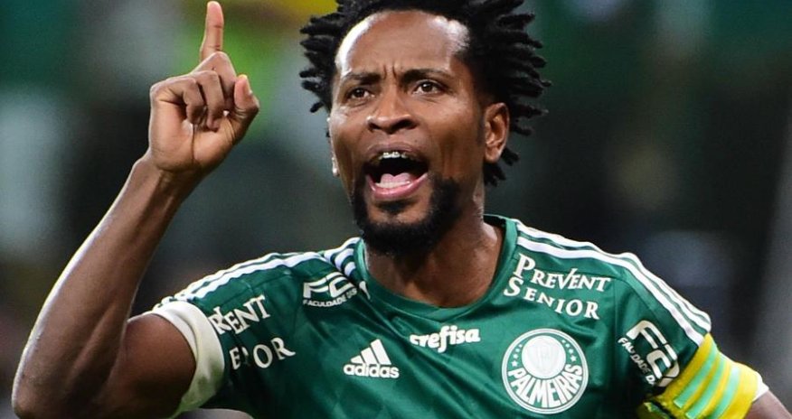 42 yaşlı Ze Roberto ilə yeni müqavilə imzalandı