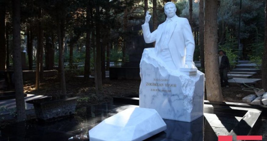 Zəlimxan Yaqubun abidəsi ucaldıldı