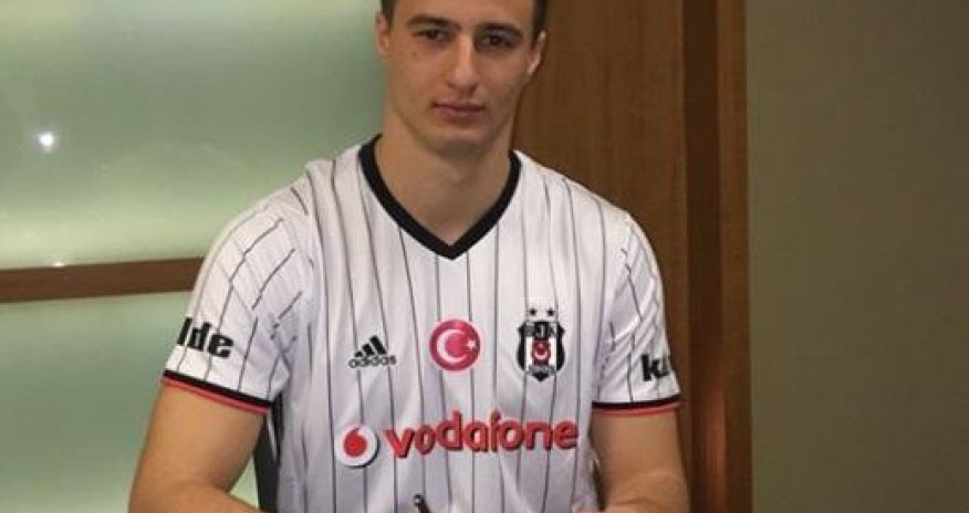 Xorvat futbolçu rəsmən 