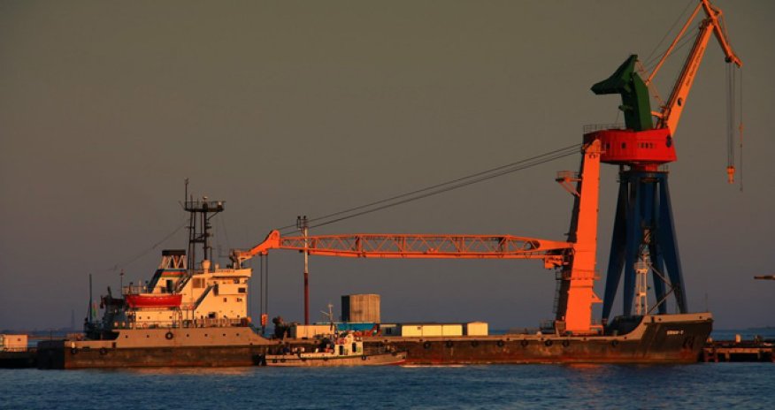 Russia plans to rent crane ship from Azerbaijan