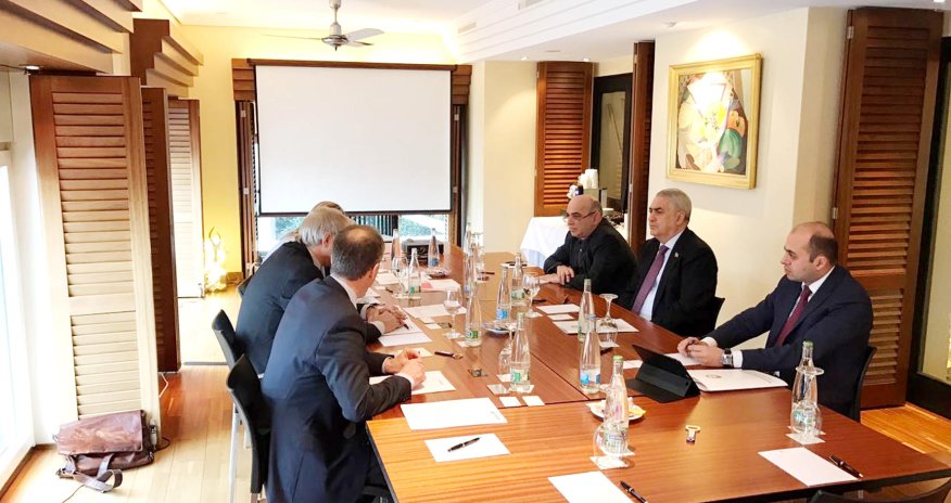 Azerbaijan, Switzerland mull prospects of transport corridors