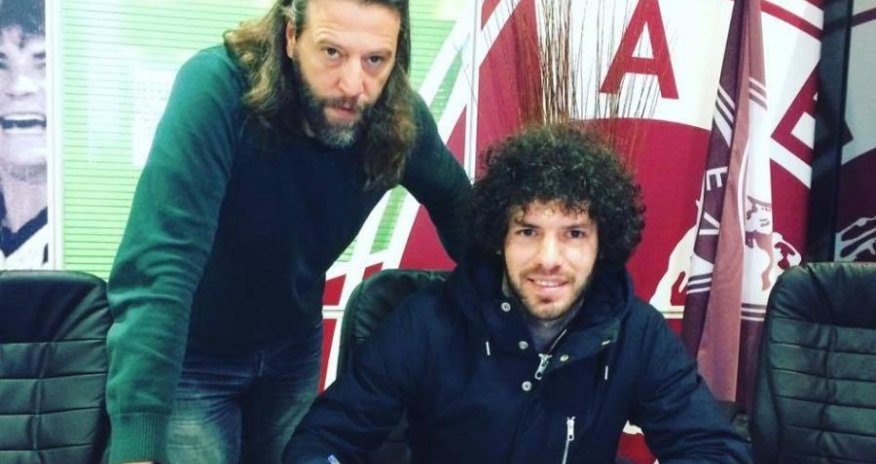 Azərbaycanlı futbolçu Yunanıstan klubu ilə müqavilə imzaladı