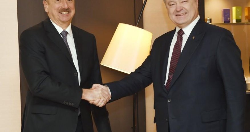 Ilham Aliyev meets Ukraine's Poroshenko