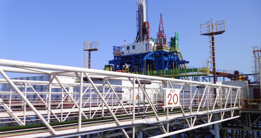 SOCAR commissions new well in Caspian Sea
