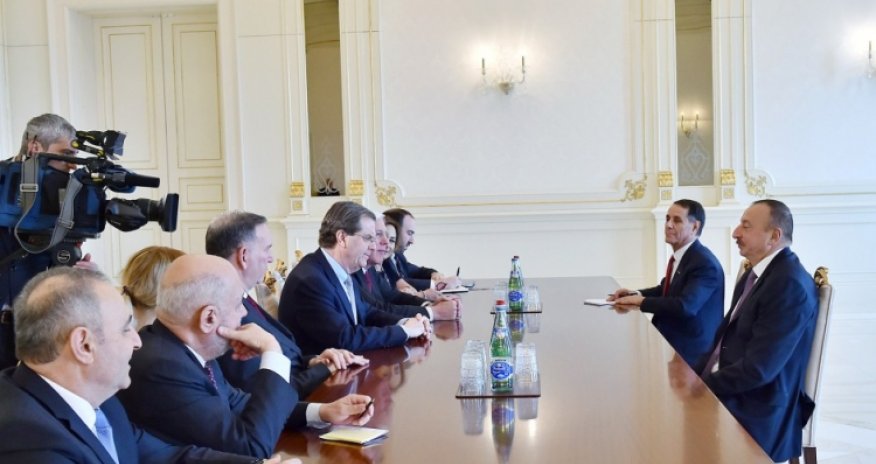Ilham Aliyev receives delegation led by president of American Jewish Committee