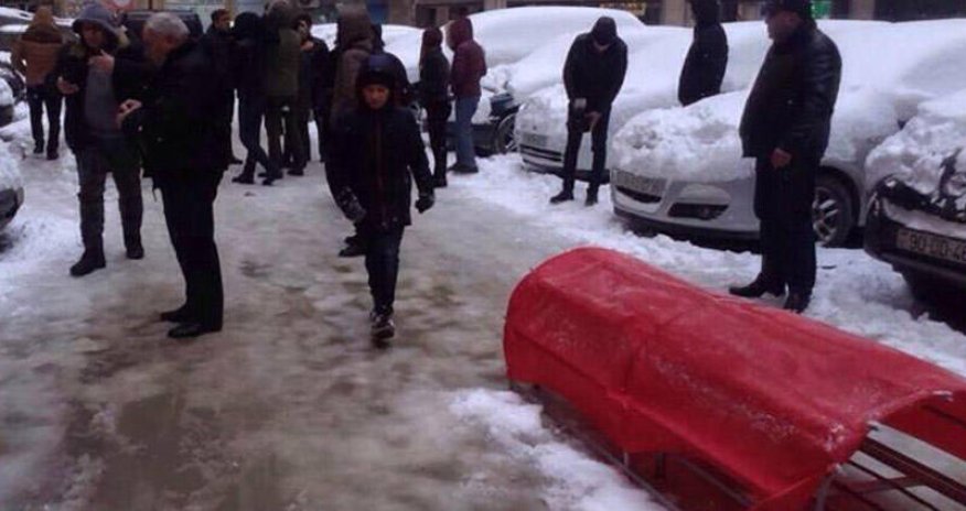 Ailəsi Şahini son mənzilə yola salır - FOTO