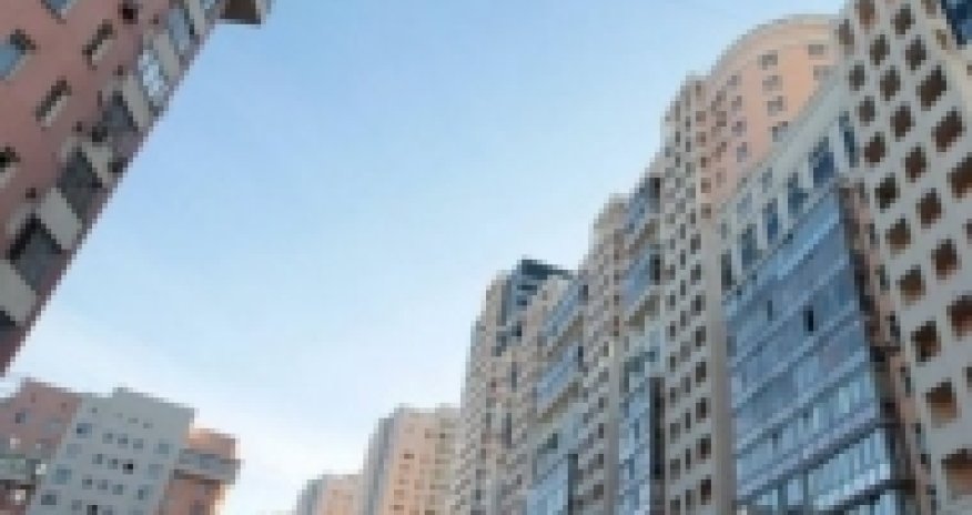  Крыша полетела на головы бакинцев - ВИДЕО