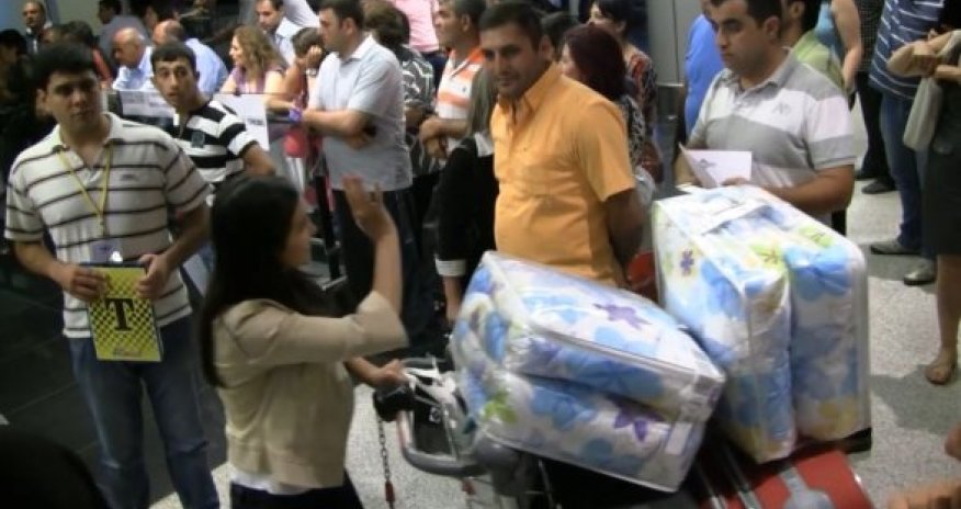 Армяне бегут из Еревана  - ВИДЕО