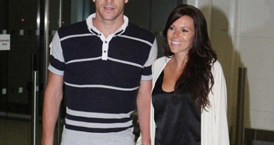 Məşhur futbolçunun evi qarət olunub