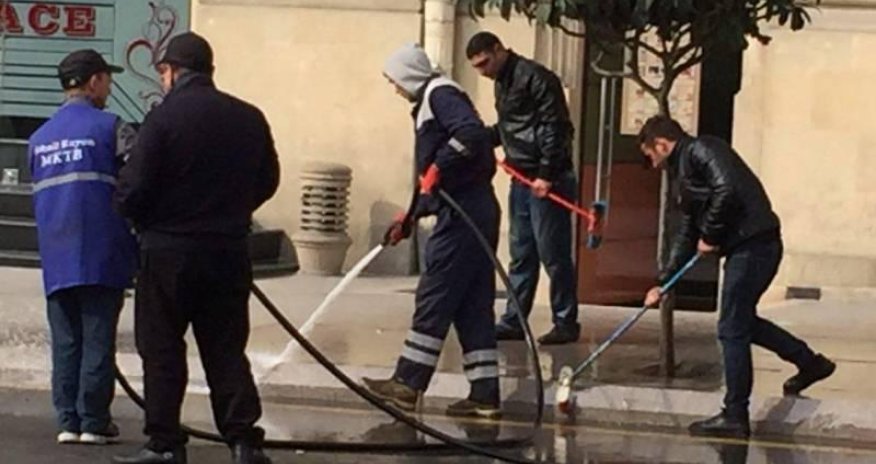 Bakıda küçələr belə də yuyulur