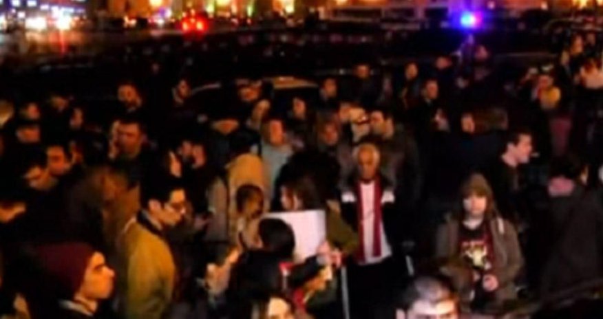 Minlərlə insan Sarkisyana qarşı: İrəvanda oturaq aksiya