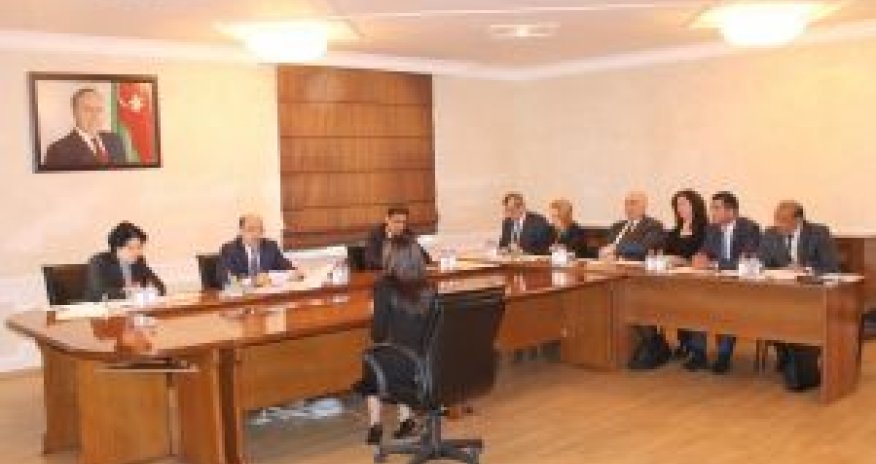 Nazir vətəndaşlarla görüşüb