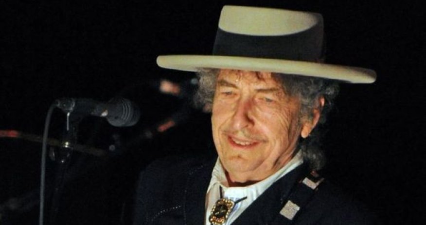 Bob Dilan aylar sonra Nobel mükafatını aldı