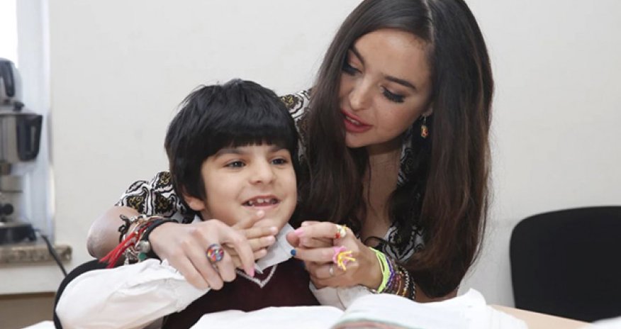 Leyla Əliyeva uşaqları sevindirdi 