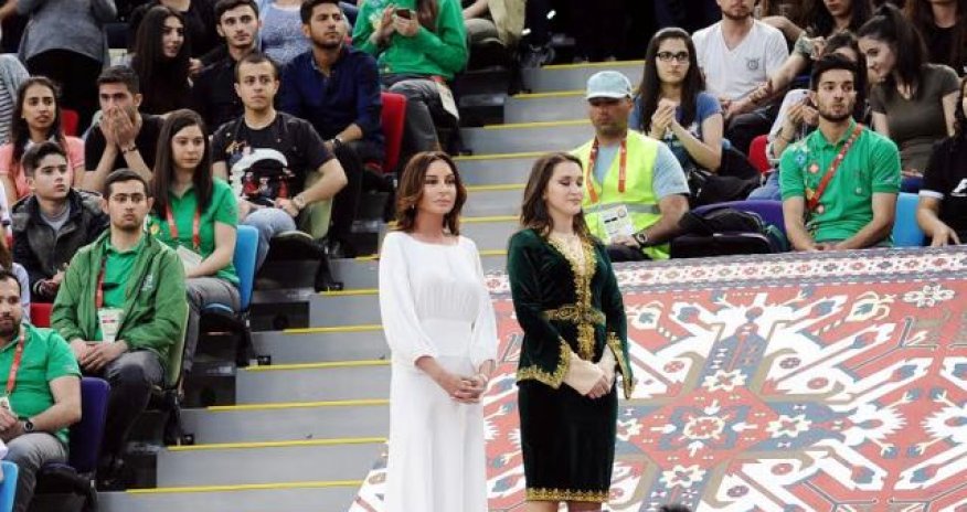 Mehriban Əliyeva  qalibləri mükafatlandırıb - FOTOLAR