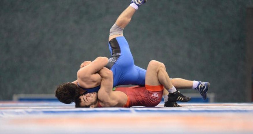 Daha bir güləşçimiz finalda