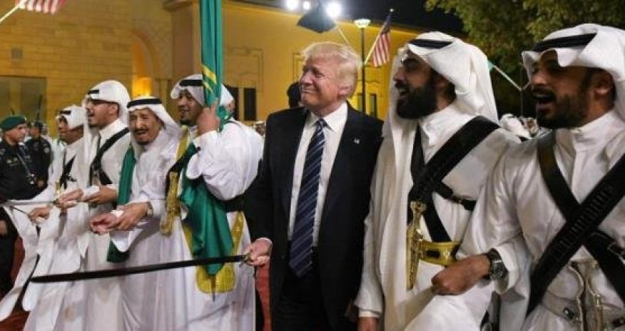 Трамп  станцевал «танец с саблями» - ВИДЕО