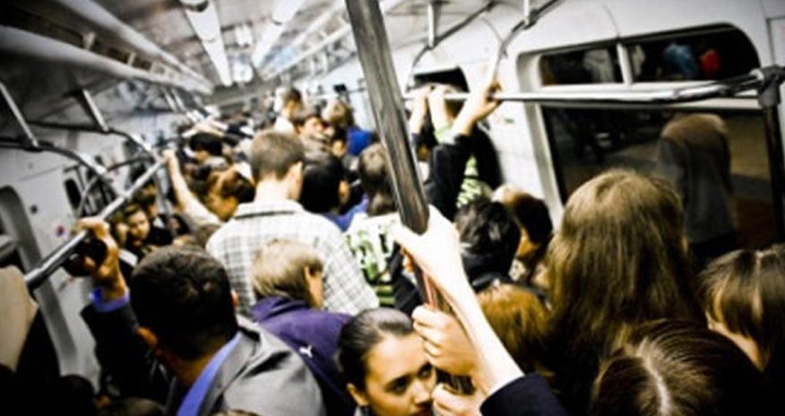 Bakı metrosunda ehtiraslı anlar - VIDEO