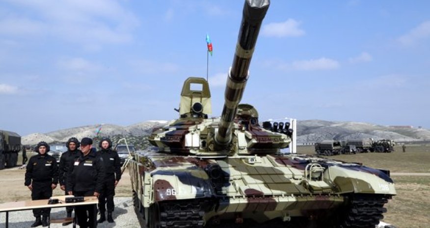 Azərbaycan tankları Rusiya çöllərini fəth etdi