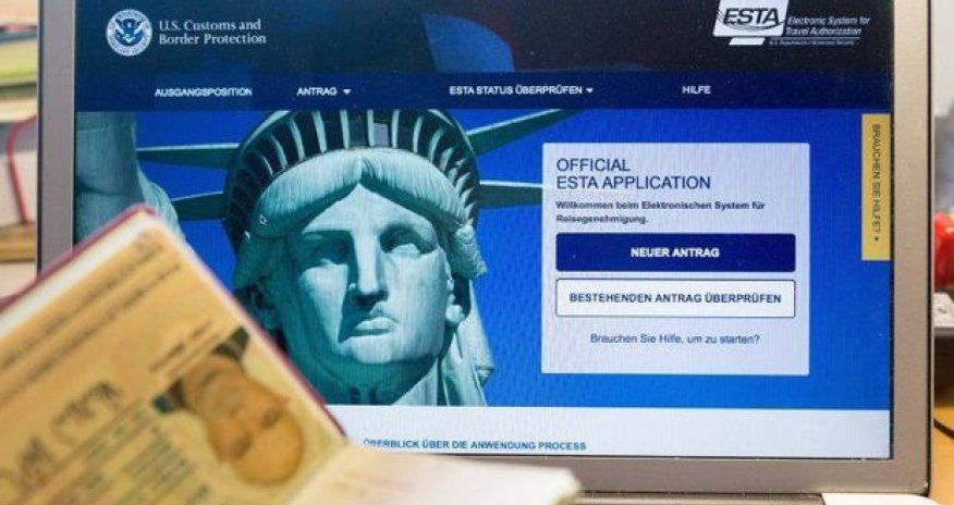 Moskvada ABŞ səfirliyinin qarşısında viza almaq istəyənlərin uzun növbəsi yaranıb