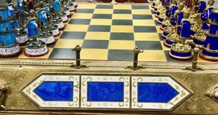 Səddam Hüseynə məxsus qədim şahmat İraqa qaytarılıb