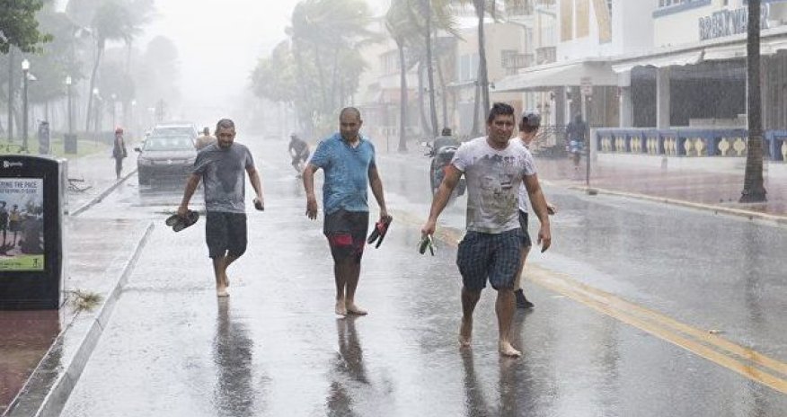 “İrma”qasırğası Floridada milyonlarla sakini elektrik enerjisiz qoydu